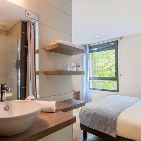 Sure By Western Reims Nord מלון 3*