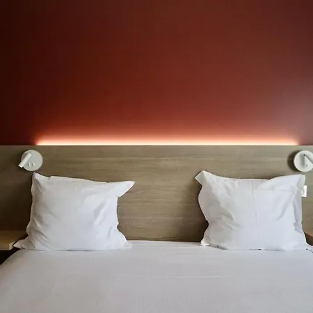 Sure By Western Reims Nord 3*